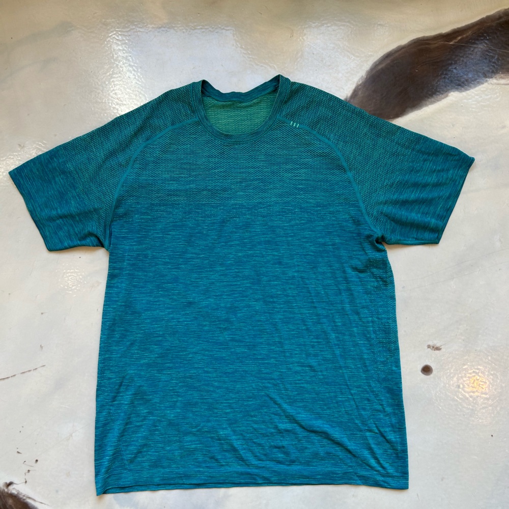 Men’s Lululemon top
